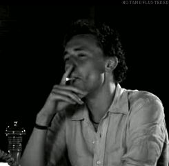 Tom Hiddleston GIF. Blij Gifs Filmsterren Tom hiddleston Geanimeerde Lach Loki 