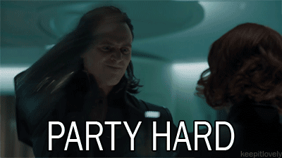 Tom Hiddleston GIF. Zoenen Gifs Filmsterren Tom hiddleston Miss piggy 