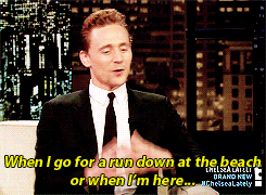 Tom Hiddleston GIF. Blij Gifs Filmsterren Tom hiddleston Geanimeerde Lach Loki 