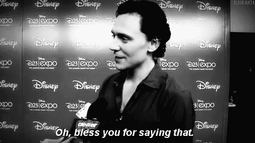 Tom Hiddleston GIF. Gifs Filmsterren Tom hiddleston Verveeld Midnight in paris 