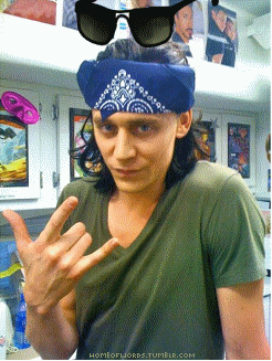 Tom Hiddleston GIF. Thor Gifs Filmsterren Tom hiddleston Loki Thor the dark world Korea Loki laufeyson Thor 2 Hiddleston 