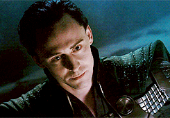 Tom Hiddleston GIF. Goofy Gifs Filmsterren Tom hiddleston Behandelen 