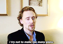 Tom Hiddleston GIF. Omg Gifs Filmsterren Tom hiddleston Gek Tom hiddleton 