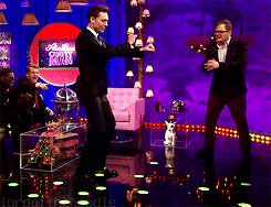 Tom Hiddleston GIF. Goofy Gifs Filmsterren Tom hiddleston Behandelen 