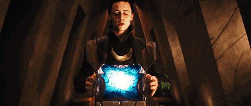 Tom Hiddleston GIF. Gifs Filmsterren Tom hiddleston Kalmeer Zich gedragen 