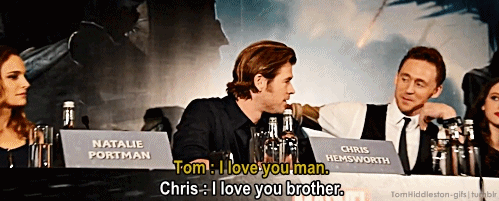 Tom Hiddleston GIF. Verward Gifs Filmsterren Tom hiddleston Geschokt 