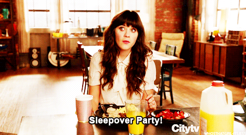 Zooey Deschanel GIF. Gifs Filmsterren Zooey deschanel Glimlach Verwonderd Verlegen Awards 