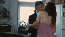 Zooey Deschanel GIF. Film Gifs Filmsterren Zooey deschanel Fuck u Frances mcdormand Cameron crowe Almost famous Michael an 