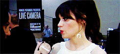 Zooey Deschanel GIF. Grappig Lol Gifs Filmsterren Zooey deschanel Haha Ach ja Grappig gif Boeiend New girl Zooey deschan 