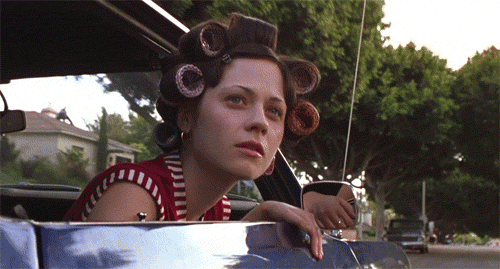 Zooey Deschanel GIF. Gifs Filmsterren Zooey deschanel Glimlach Verwonderd Verlegen Awards 