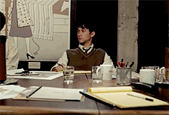 Zooey Deschanel GIF. Gifs Filmsterren Zooey deschanel Glimlach Verwonderd Verlegen Awards 