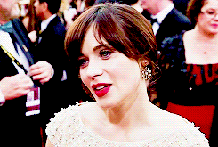 Zooey Deschanel GIF. Gifs Filmsterren Zooey deschanel Reacties Idk Onzeker 