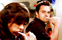 Zooey Deschanel GIF. Gifs Filmsterren Zooey deschanel Reacties Idk Onzeker 