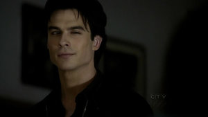 Films en series Series Vampire diaries Damon Knipoogt