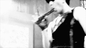 Adam Lambert GIF. Artiesten Kus Gifs Adam lambert Europa Glam natie tour 