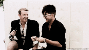 Adam Lambert GIF. Artiesten Gifs Adam lambert 2010 Donorschoosechat 