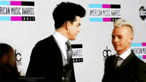 Adam Lambert GIF. Artiesten Gifs Adam lambert Pose 