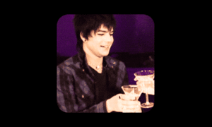 Adam Lambert GIF. Interview Artiesten Gifs Adam lambert Lachend 2011 