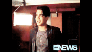 Adam Lambert GIF. Artiesten Gifs Adam lambert Gala 