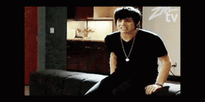 Adam Lambert GIF. Interview Artiesten Gifs Adam lambert 2010 