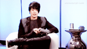 Adam Lambert GIF. Artiesten Tommy Kus Gifs Adam lambert 2010 Europa Glam natie tour 