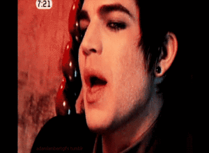 Adam Lambert GIF. Interview Artiesten Gifs Adam lambert 2010 Europa 