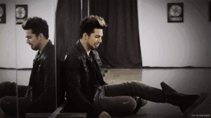 Adam Lambert GIF. Interview Artiesten Gifs Adam lambert Lachend 2011 