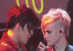 Adam Lambert GIF. Interview Artiesten Gifs Adam lambert 2010 