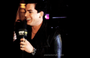 Adam Lambert GIF. Interview Artiesten Gifs Adam lambert Lachend 2011 