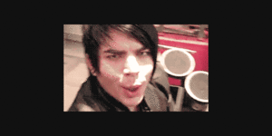 Adam Lambert GIF. Interview Artiesten Gifs Adam lambert Lachend 2011 