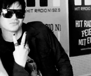Adam Lambert GIF. Artiesten Gifs Adam lambert 2010 Donorschoosechat 