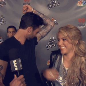 Adam Levine GIF. Artiesten Gifs Adam levine Paar 