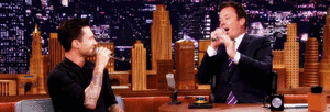 Maroon 5 GIF. Artiesten Gifs Adam levine Maroon 5 Seizoen 4 The voice 