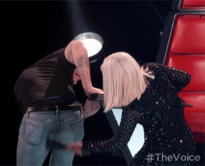 Maroon 5 GIF. Artiesten Gifs Adam levine Maroon 5 Misery 