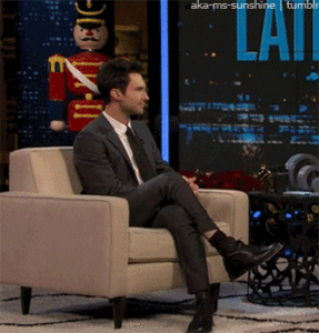 Maroon 5 GIF. Artiesten Christina aguilera Gifs Adam levine Maroon 5 Kastanjebruin vijf 