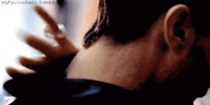 Maroon 5 GIF. Artiesten Gifs Adam levine Maroon 5 Bloedig Muziekvideo Animals 