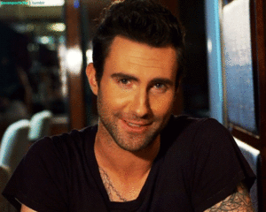 Adam Levine GIF. Artiesten Gifs Adam levine Heet Zo schattig 