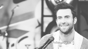 Adam Levine GIF. Artiesten Gifs Adam levine Beschaamd Bekentenis The voice 