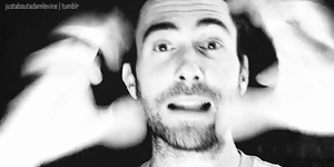 Adam Levine GIF. Artiesten Gifs Adam levine Vs 