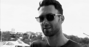 Maroon 5 GIF. Artiesten Gifs Adam levine Maroon 5 Bloedig Muziekvideo Animals 