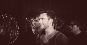 Adam Levine GIF. Artiesten Gifs Adam levine Geur Oksel 
