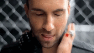 Maroon 5 GIF. Artiesten Gifs Adam levine Maroon 5 Misery 