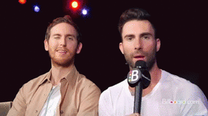Maroon 5 GIF. Artiesten Gifs Adam levine Maroon 5 Heet Tatoeages Adam noah levine 