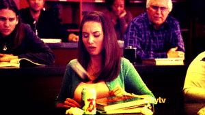 Alison Brie GIF. Gifs Filmsterren Alison brie Community Gemeenschap cast Danny pudi 