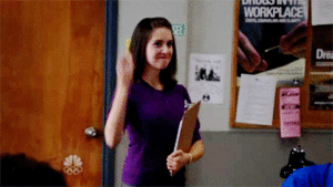 Alison Brie GIF. Gifs Filmsterren Alison brie Gillian jacobs Danny pudi Questlove 