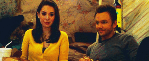 Alison Brie GIF. Tv Gifs Filmsterren Alison brie Community Annie edison 