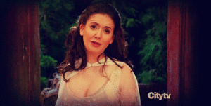 Alison Brie GIF. Roken Sigaret Sexy Gifs Filmsterren Alison brie 