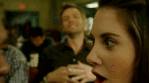 Alison Brie GIF. Gifs Filmsterren Alison brie Community Gemeenschap cast Danny pudi 