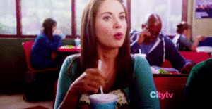 Alison Brie GIF. Gifs Filmsterren Alison brie Community Annie edison 