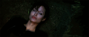Angelina Jolie GIF. Angelina jolie Tomb raider Gifs Filmsterren Lara croft 